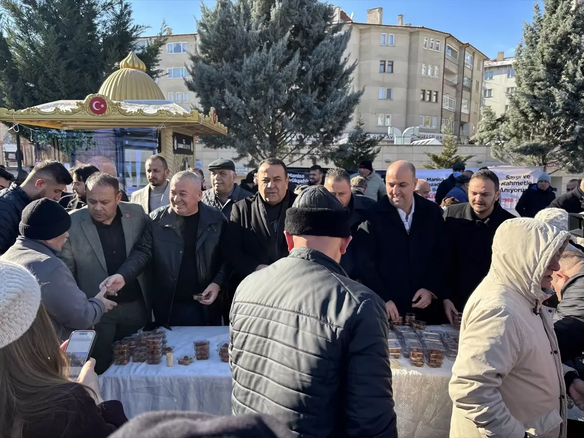 CHP milletvekilleri Enginyurt, Beker ve Ersever, Çankırı'da lokma dağıttı