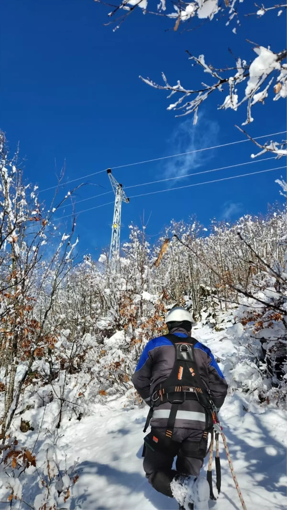 Çoruh EDAŞ ekipleri kar yağışına bağlı saha çalışmalarını sürdürüyor