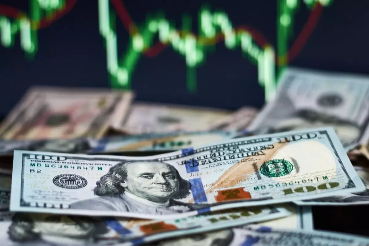 Dolar tarihte ilk kez 43 lirayı aştı