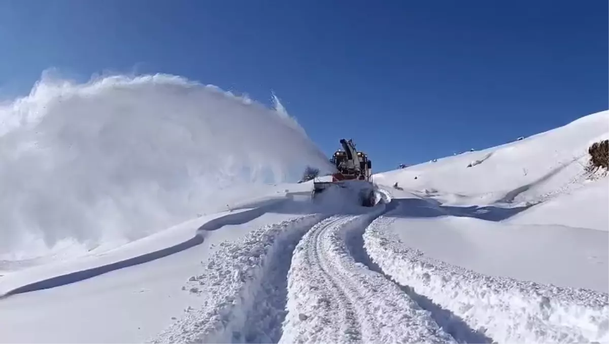 Elazığ'da kar nedeniyle 259 köy yolu kapandı
