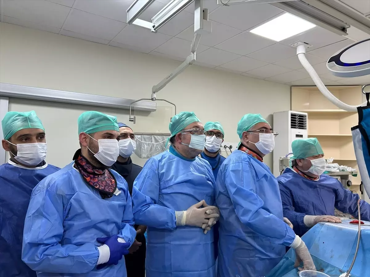 Gaziantep Üniversitesi Hastanesinde anjiyo yöntemiyle mitral kapak tamiri ameliyatı yapıldı