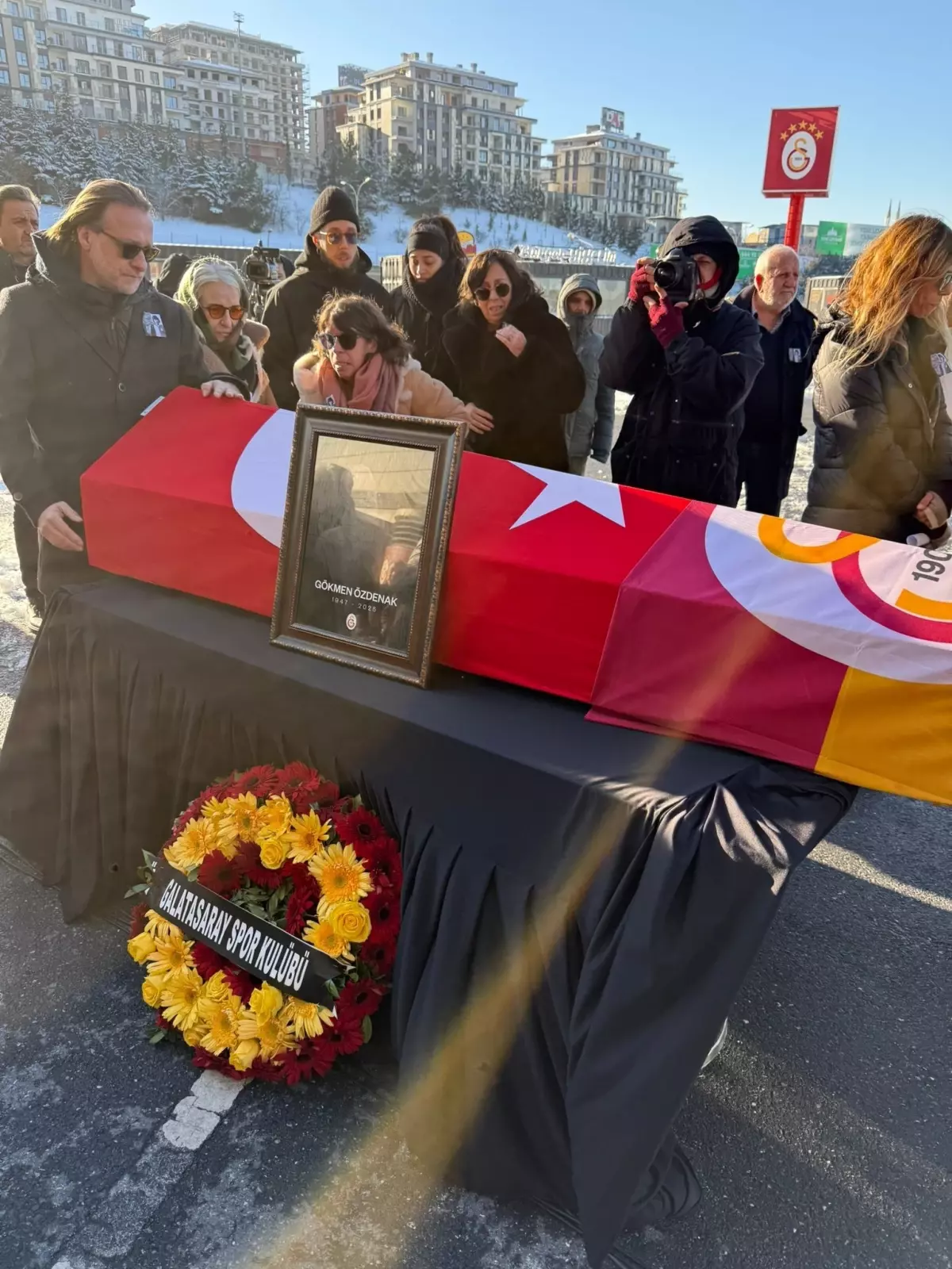 Gökmen Özdenak için Galatasaray Stadı'nda tören düzenlendi