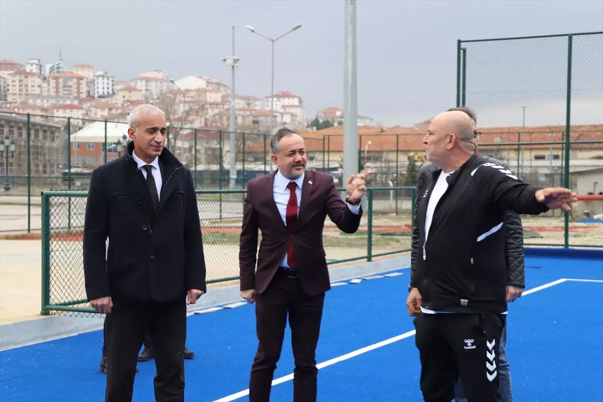 Gölbaşı'nda hokey sahası yapım çalışmaları sürüyor