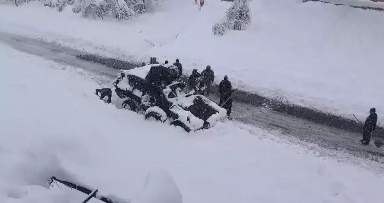 Hakkari'de 110 köy ve 247 mezra yolu kardan ulaşıma kapandı