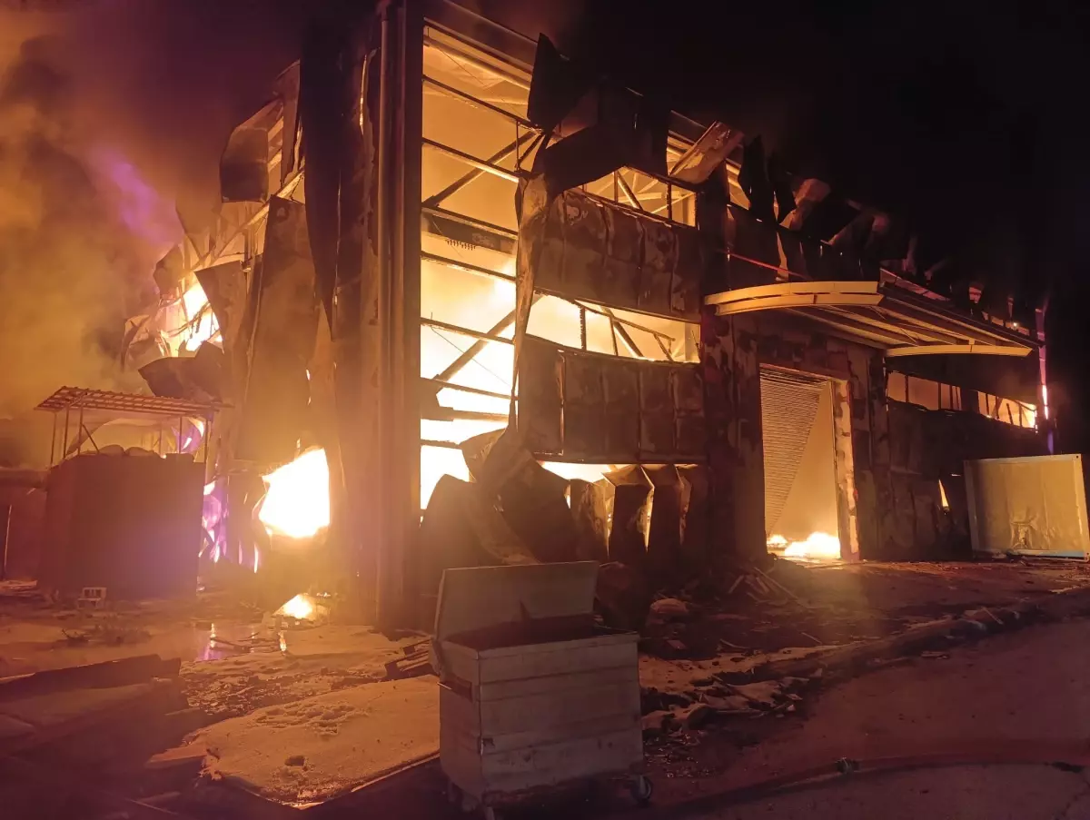 Hatay'da Sünger Deposunda Yangın