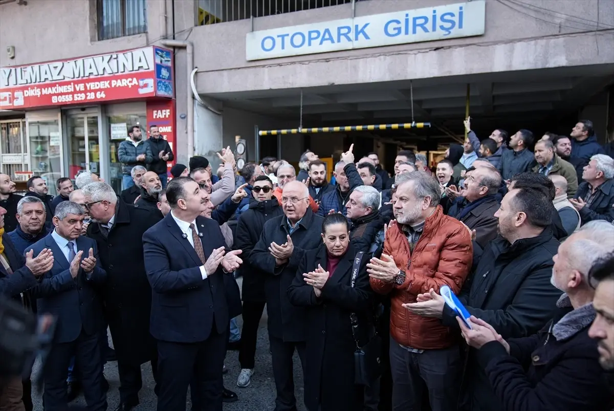 İzmir'de esnaftan katlı otoparkın kapatılmasına tepki