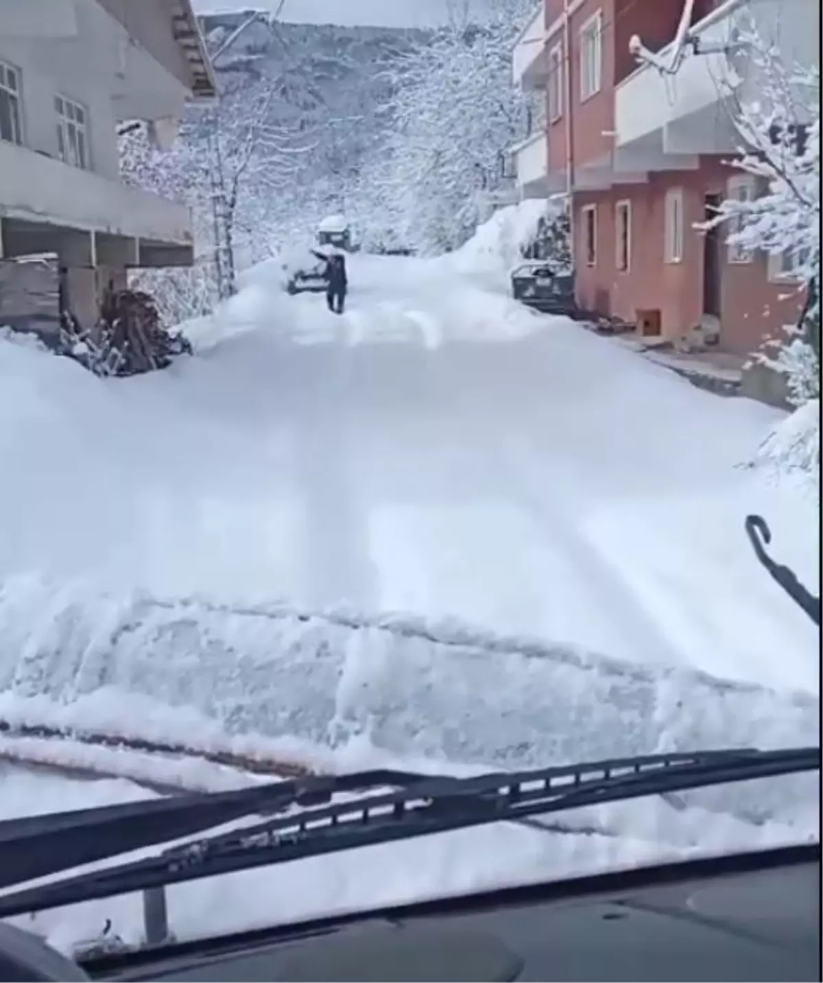 Köy Yolunun Açılmasını Oyun Havasıyla Karşıladılar