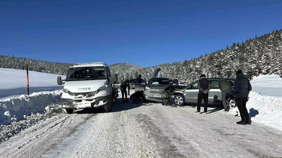 Kartalkaya yolunda 2 cip kafa kafaya çarpıştı