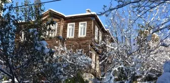 Kastamonu'da tarihi İnebolu evleri karla kaplandı