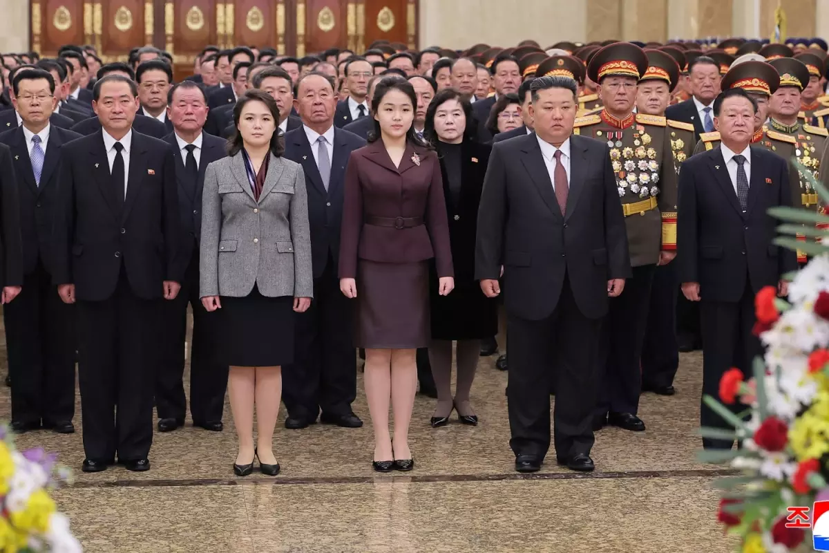 Kim'in aile anıtını kızıyla ziyaret etmesi 'varis' tartışmalarını alevlendirdi