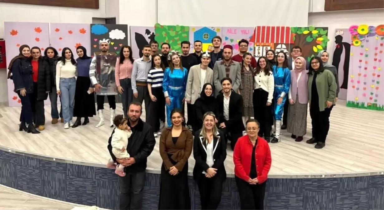 Kütahya'da "Aile Yılı" tiyatro etkinliği ilgi gördü