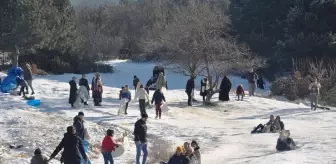Kütahya'da vatandaşlar karın tadını çıkarttı