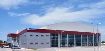 Osmaniye'de bakıma alınan tam olimpik yüzme havuzu yeniden hizmete açıldı