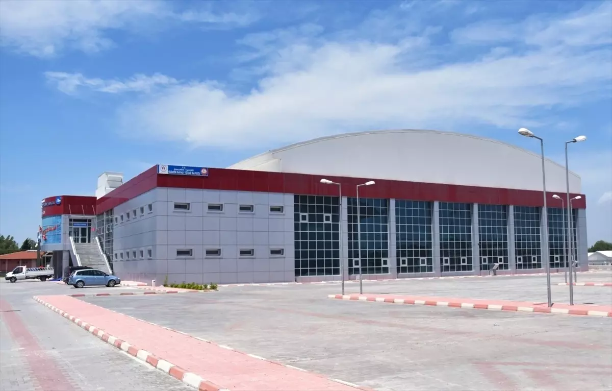 Osmaniye'de bakıma alınan tam olimpik yüzme havuzu yeniden hizmete açıldı