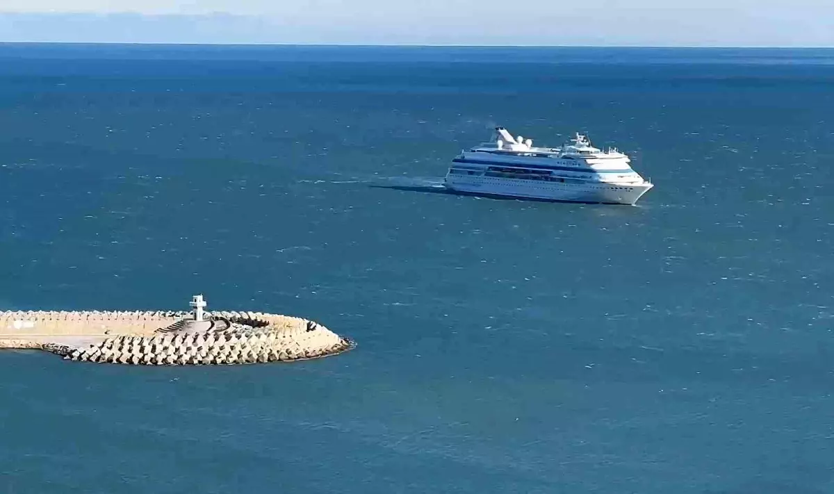 Rus turistlere Türkiye'de fırtına engeli