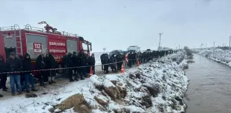 Şanlıurfa'da sulama kanalına düşen otomobilin sürücüsünü arama çalışmaları sürüyor