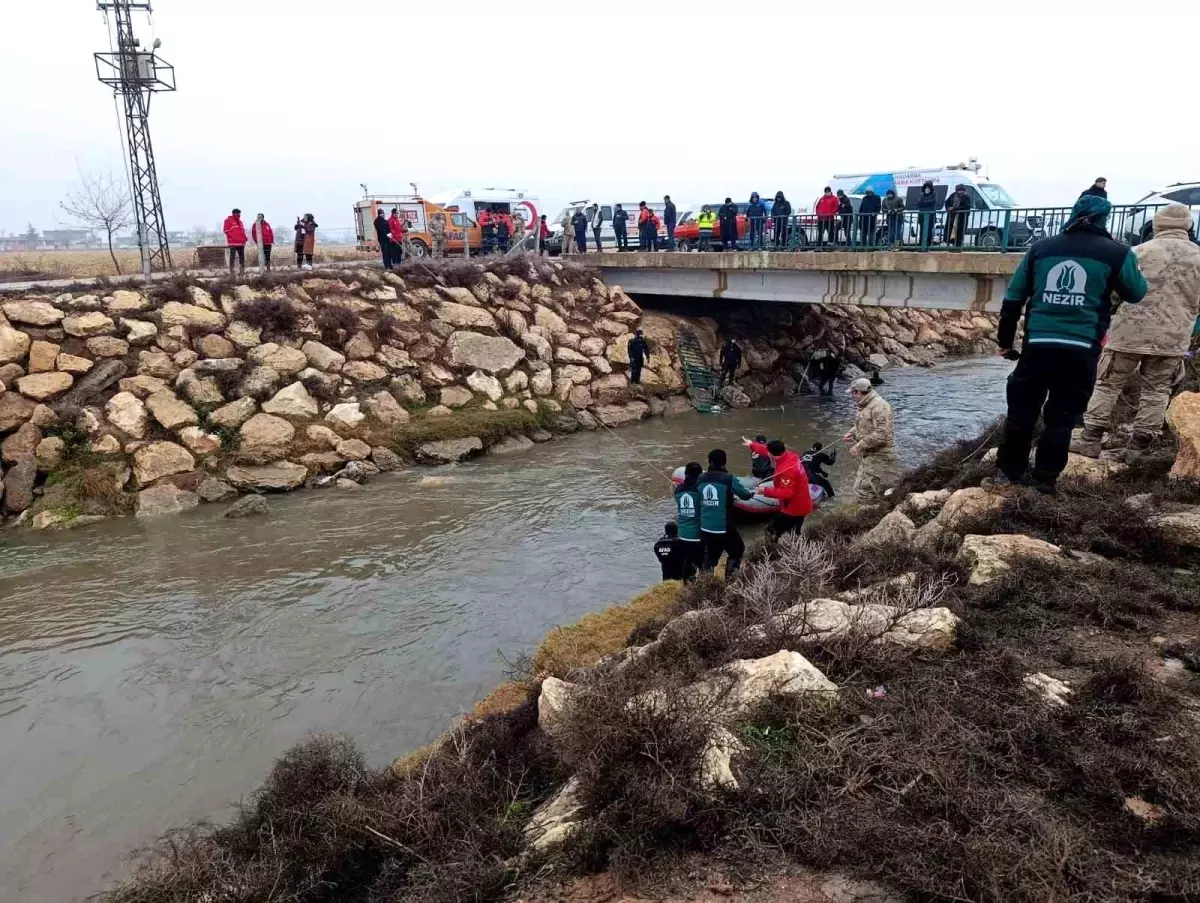 Şanlıurfa'da sulama kanalında kaybolan sürücüyü arama çalışmaları sürüyor