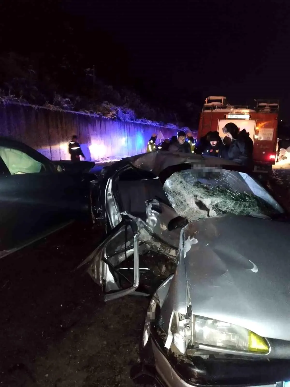 Sinop'ta iki otomobil kafa kafaya çarpıştı: 2 ölü, 3 yaralı