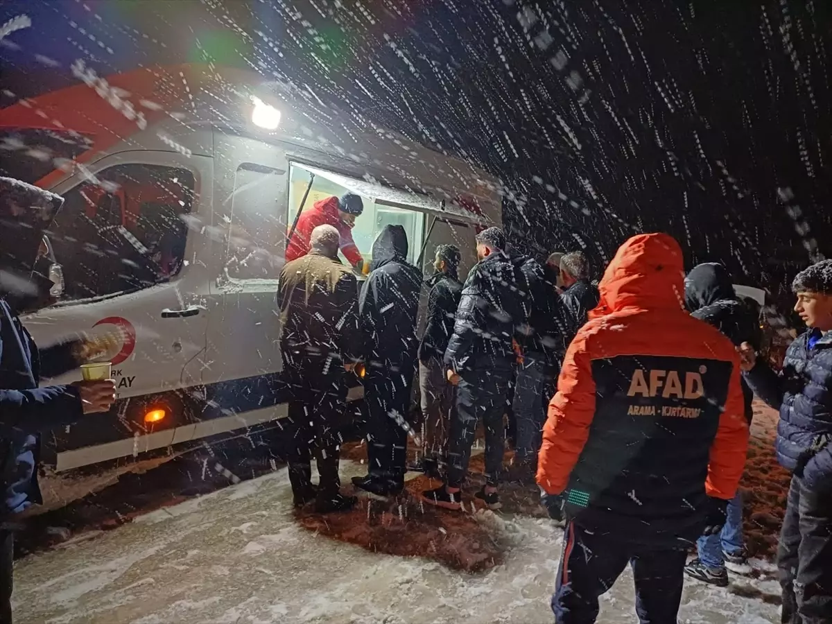 Tokat'ta yolda kalanlara çorba ikramı