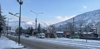 Tokat'ta yollarda kar küreme ve tuzlama çalışması sürüyor