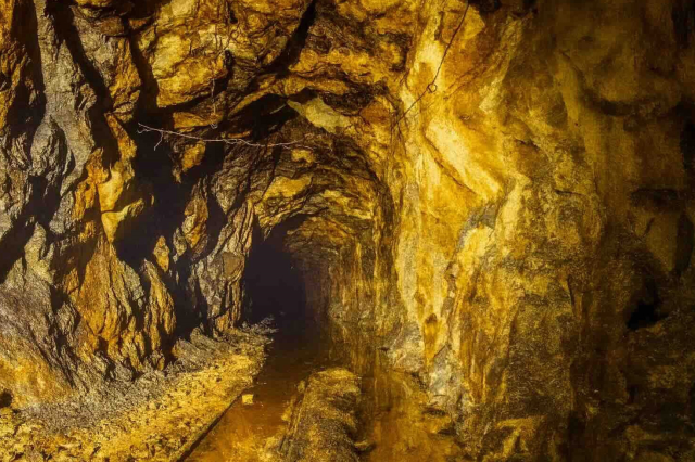 trilyonlarca liralik kesif topragin altindan 19419292 4445 m