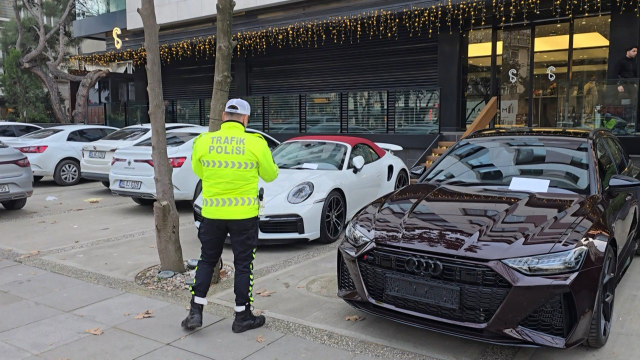 turkiye nin en luks araclarinin oldugu galeriye 19420300 1677 m