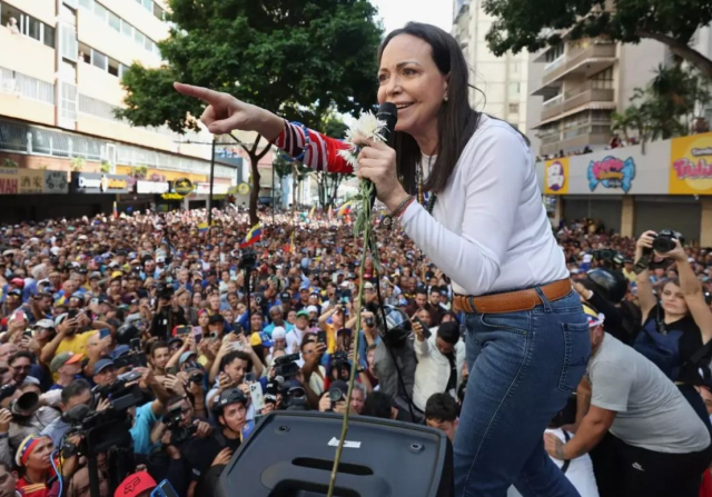 هناك شخص يطالب بكرسي مادورو الذي تم اختطافه من قبل الولايات المتحدة