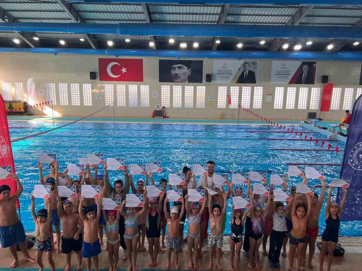 Aydın'da 2 ayda 200 çocuk yüzme öğrendi