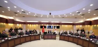 Bakan Güler başkanlığında 'Kara Kuvvetleri Komutanlığı Yıllık Değerlendirme Toplantısı' yapıldı