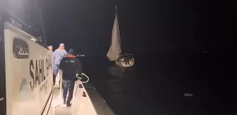 Bozcaada açıklarında arızalanıp sürüklenen yelkenli kurtarıldı