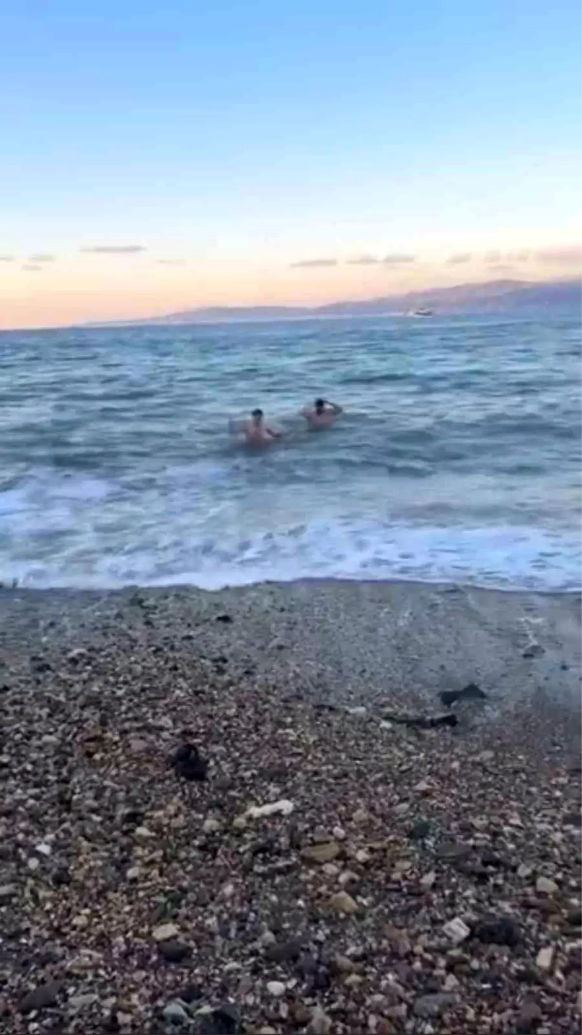 Bursa'da dondurucu soğukta deniz keyfi