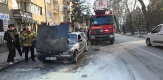 Bursa'da seyir halindeki otomobil yandı
