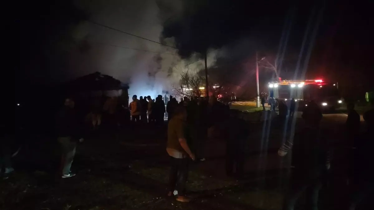 Çan'da bir otomobil ve ahır yangında zarar gördü