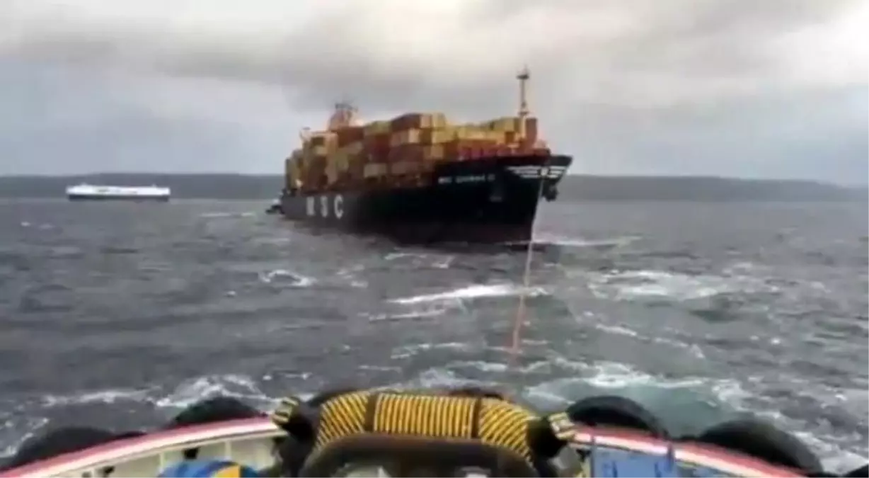 Çanakkale Boğazı'nda konteyner gemisi makine arızası yaptı