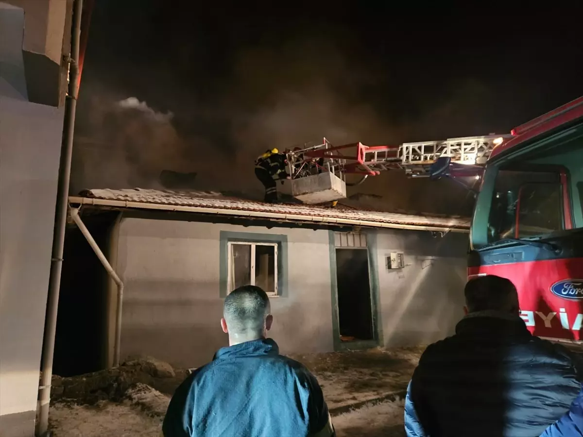 Çorum'da evde çıkan yangında 1 kişi ağır yaralandı