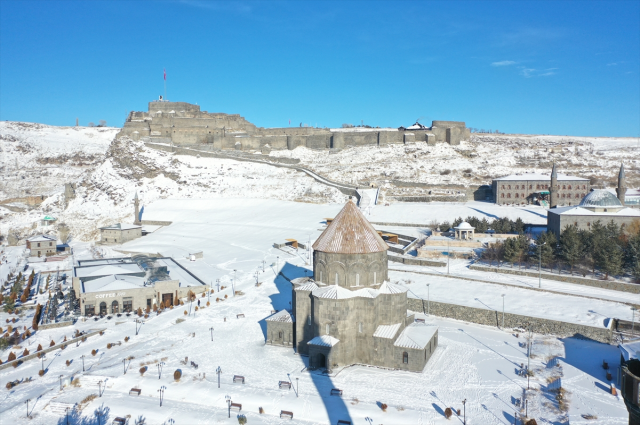 The Eastern Anatolia region has frozen! The thermometer showed minus 28