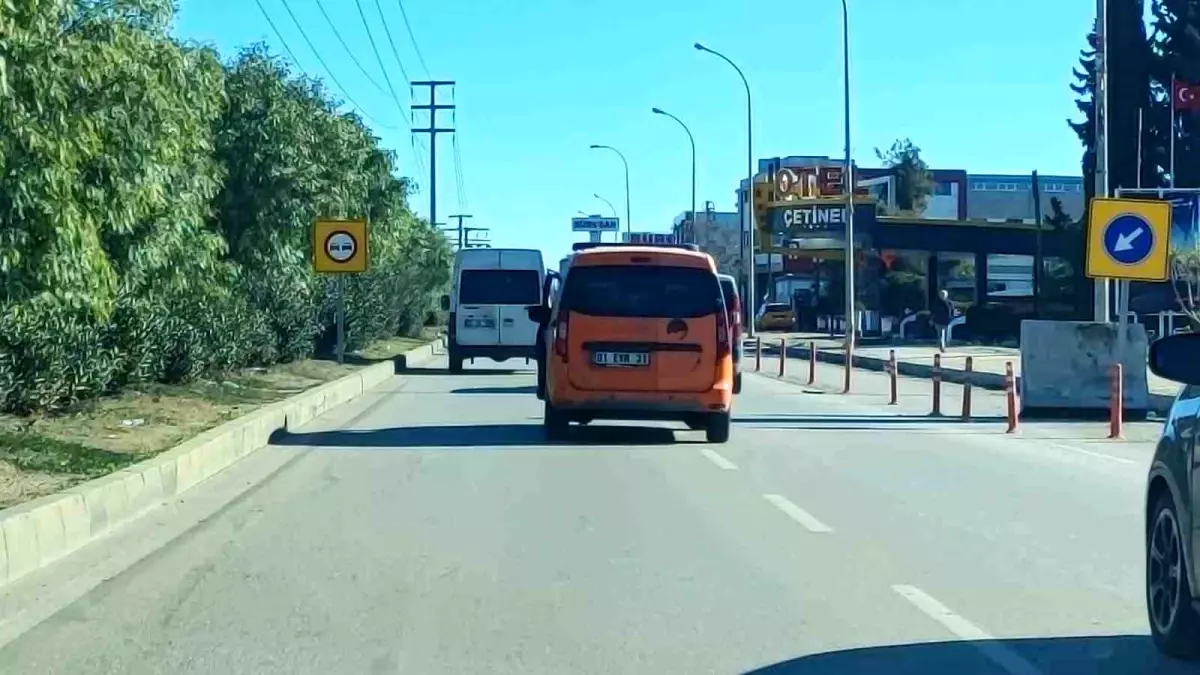 Emniyet kemerini kazalı kapıya bağladı