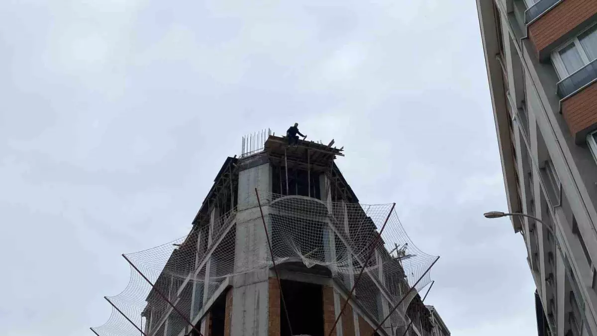 Eskişehir'de panik anları: İnşaatın 8'inci katından atlamaya çalıştı