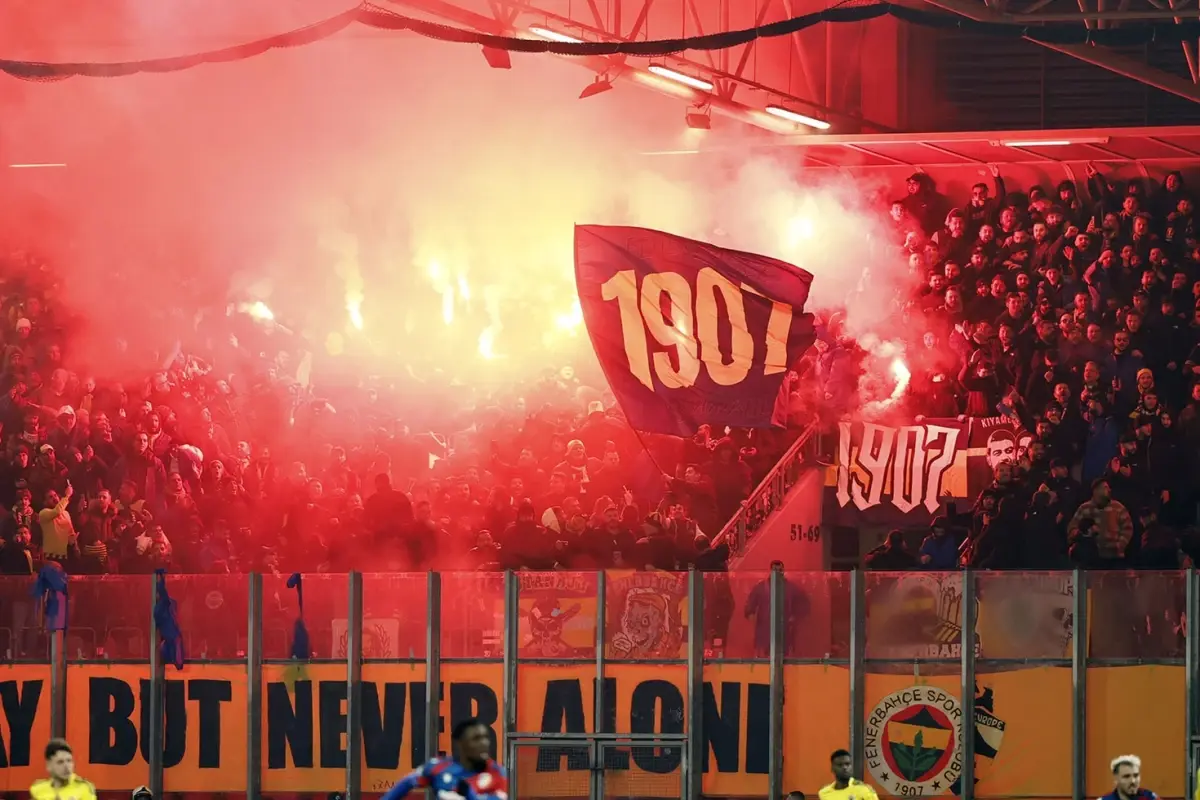 Fenerbahçe'de kadro dışı kalan isim için sıraya girdiler