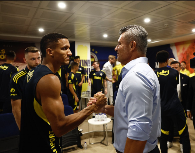 They lined up for the player who was left out of the squad at Fenerbahçe