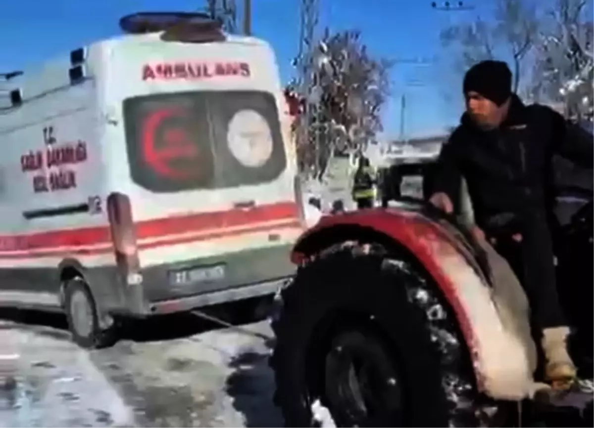 Gaziantep'te kara saplanan ambulans traktörle çıkarıldı
