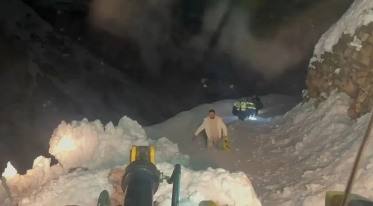 Hakkari'deki maden ocağı şantiyesinde mahsur kalan 8 işçi kurtarıldı