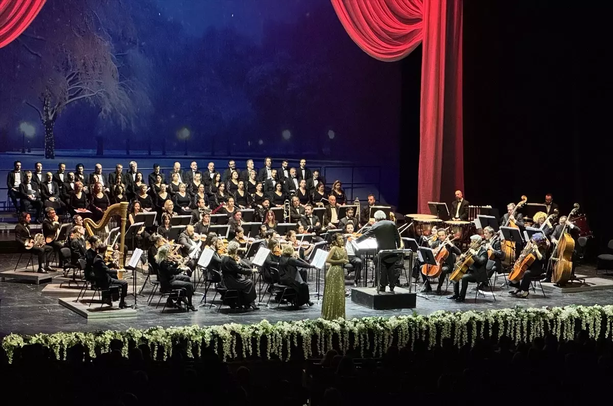 İstanbul Devlet Opera ve Balesi, AKM'de 'Yeni Yıl Konseri' verdi