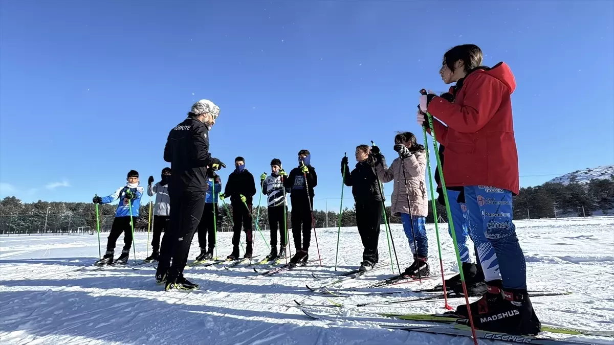 Kayaklı koşucular milli takım hayaliyle Dumanlı Tabiat Parkı'nda kampta