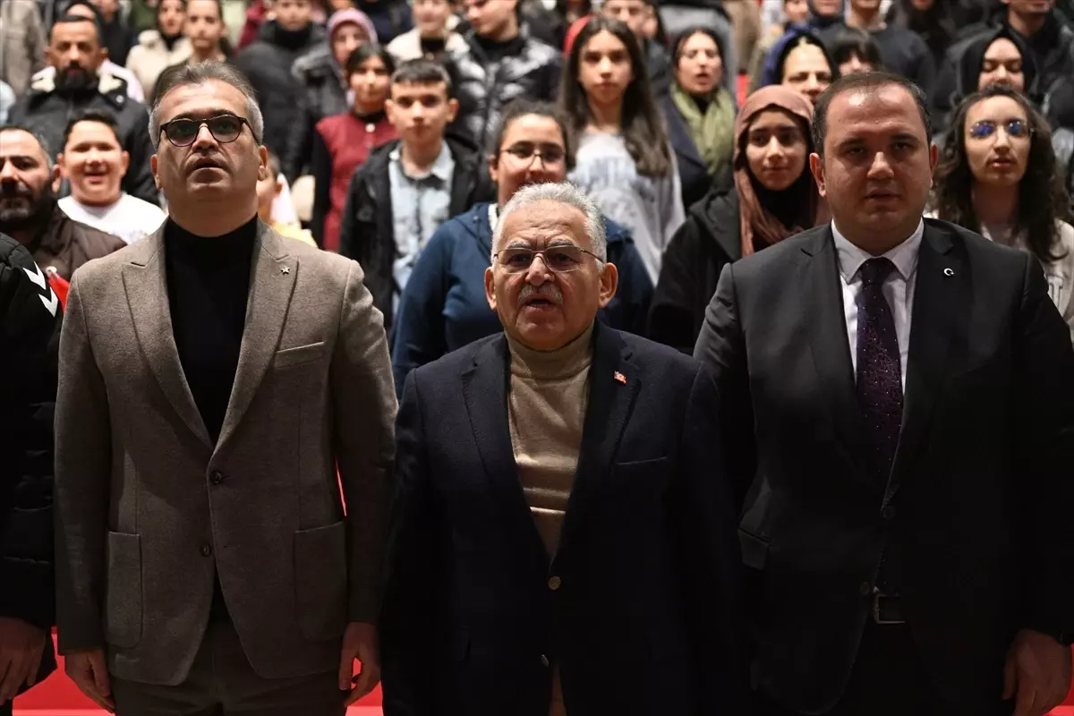 Kayseri'de Sarıkamış şehitleri anısına "Karın Beyaz Sessizliği" oyunu sergilendi