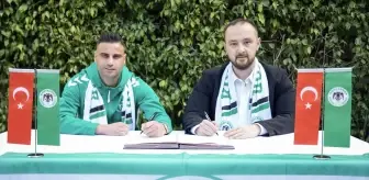 Konyaspor, deneyimli oyuncu Deniz Türüç'ü transfer etti