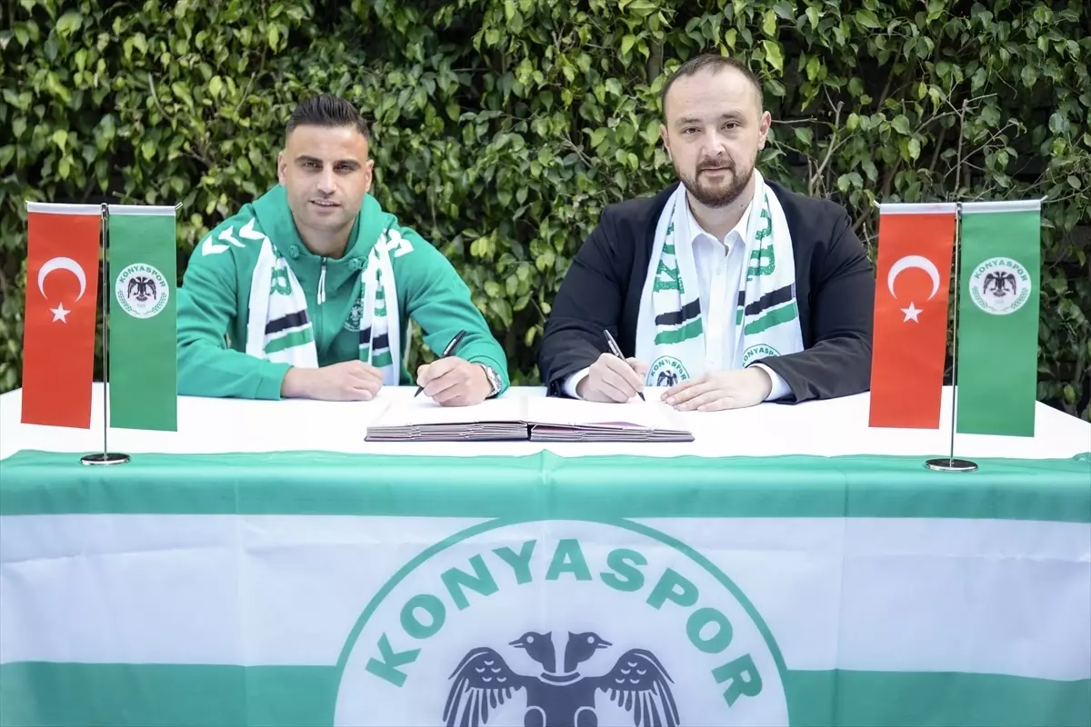 Konyaspor, deneyimli oyuncu Deniz Türüç'ü transfer etti