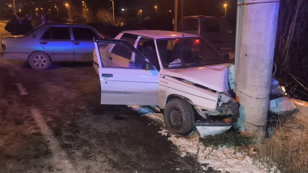 Kütahya'da Trafik Kazası: İki Yaralı