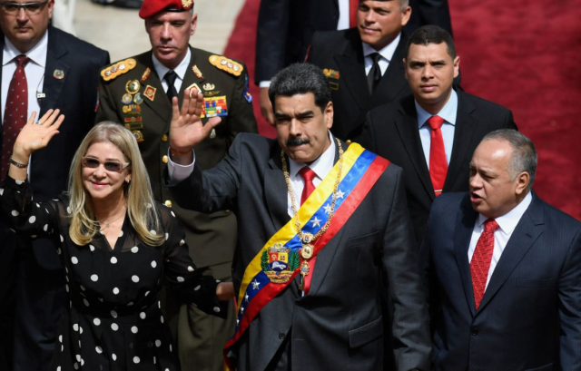 تم سحب مادورو وزوجته من غرف نومهم في منتصف الليل