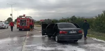 Mersin'de seyir halindeki otomobilde yangın çıktı